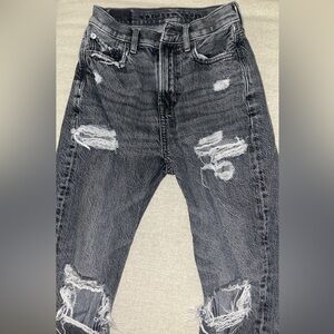 American eagle. Size 23 / 000 in women’s. Grey with rips and stretchy.